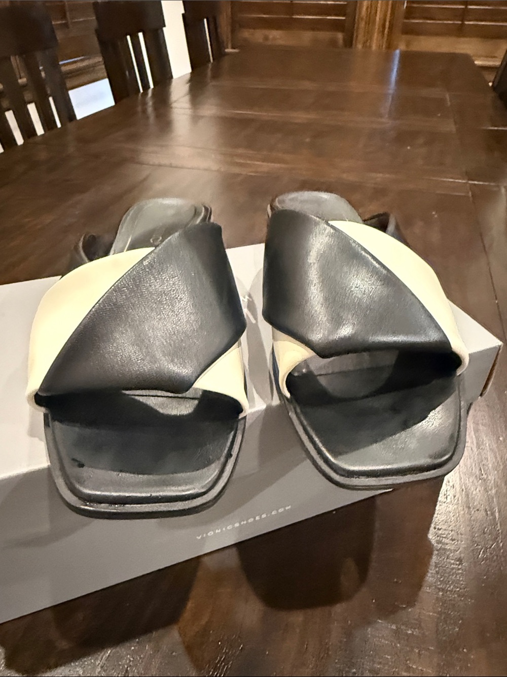 Vionic Black and Cream Crossover Slide Mules - Picture 5 of 6